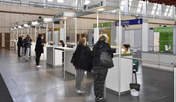 Očkování proti covidu v jablonecké hale končí. Přesune se do nemocnice