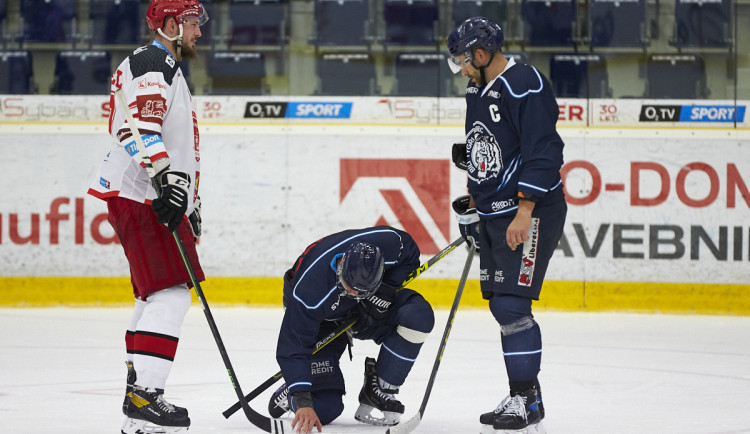 Třicet minut a dost. První přípravu na domácím ledě Tygři nedohráli