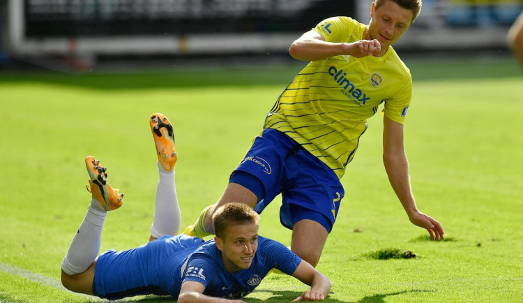 Krize se prohlubuje. Slovan podlehl doma Zlínu, Koscelník viděl červenou