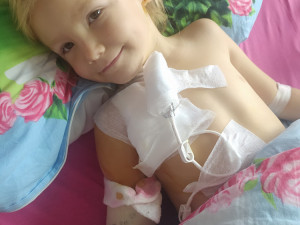 Dcera hasiče z Košťálova trpí akutní leukémií. Rodina prosí veřejnost o pomoc