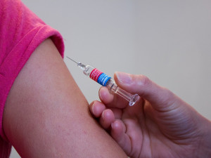 Nepodceňujte chřipku, varují praktici. Očkování u seniorů by mělo být samozřejmostí