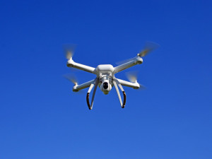 Létáte rekreačně s drony? Nezapomeňte na registraci a další povinnosti
