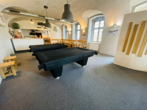 Místo nonstopky restaurace věnovaná letectví s kulečníkem a fotbálkem. To je 21 PKZ