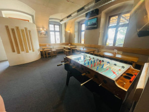 Místo nonstopky restaurace věnovaná letectví s kulečníkem a fotbálkem. To je 21 PKZ