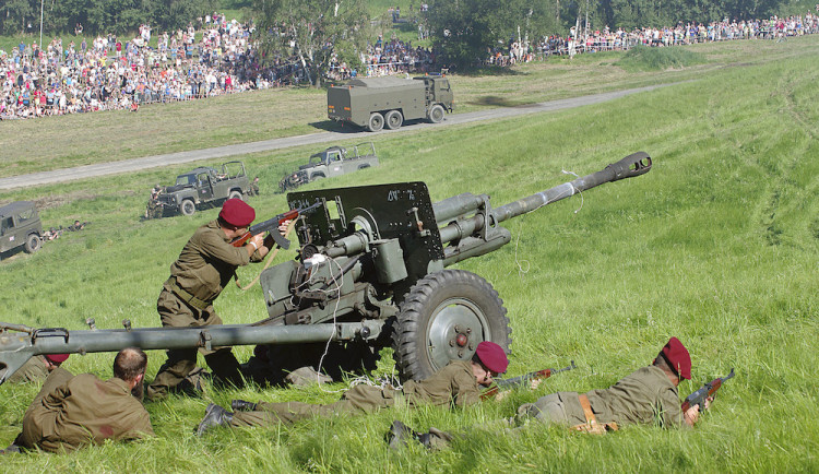 Vesec se promění v bitevní pole, legionáři připomenou Pouštní bouři