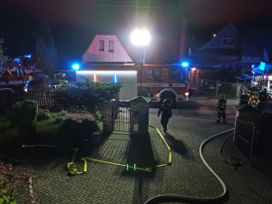 Při požáru rodinného domu v Raspenavě utrpěli zranění tři lidé