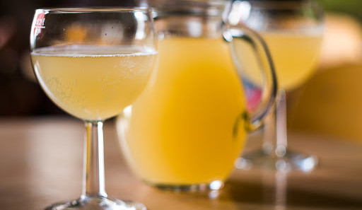 Je libo burčák, nebo částečně zkvašený hroznový mošt?