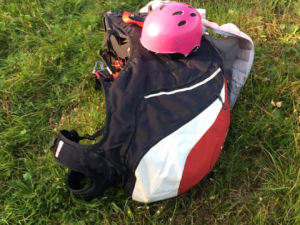 Horští záchranáři pomáhali paraglidistce v Krkonoších, spadla do korun stromů