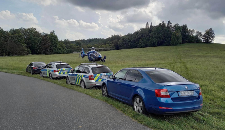 Velká kontrola motorkářů, dohlížel i vrtulník. Policisté odhalili tři desítky přestupků