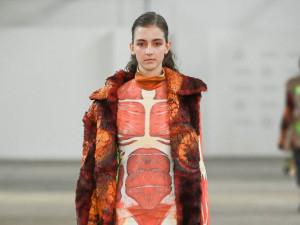 Studenti designu v Liberci na Prague Fashion Week. Jejich oděvy a šperky měly úspěch