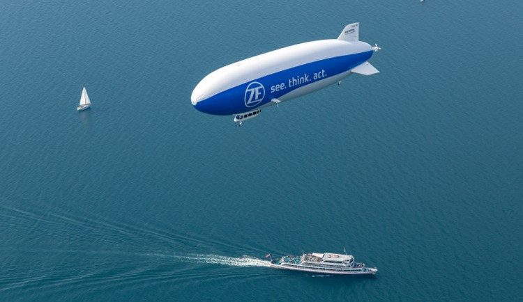 Zvedněte hlavu. Vzducholoď Zeppelin proletí nad Jabloncem