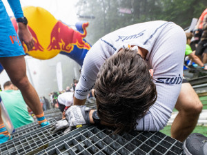 Pokořit strmý kopec se rozhodli i olympionici. Red Bull 400 přivítal Choupenitche i beachvolejbalové duo