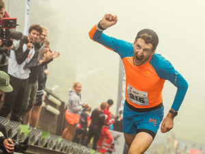 Pokořit strmý kopec se rozhodli i olympionici. Red Bull 400 přivítal Choupenitche i beachvolejbalové duo