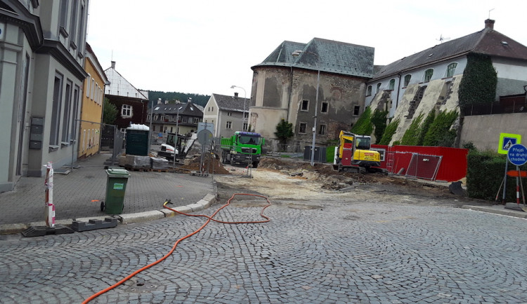 Hasiči zasahovali u úniku plynu z překopnutého potrubí v Českém Dubu