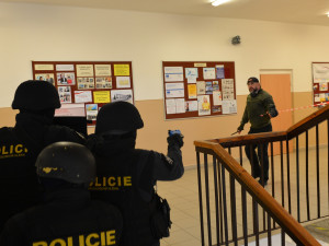 Tváří v tvář teroristům. Učitelé se při cvičení postavili ozbrojeným útočníkům