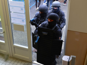 Tváří v tvář teroristům. Učitelé se při cvičení postavili ozbrojeným útočníkům