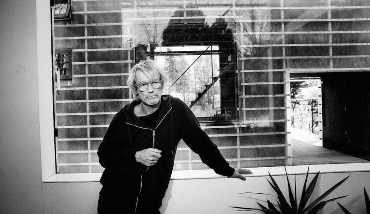 Bydlí v Ruprechticích v domě, který si sám navrhl. Teď je Petr Stolín architektem roku