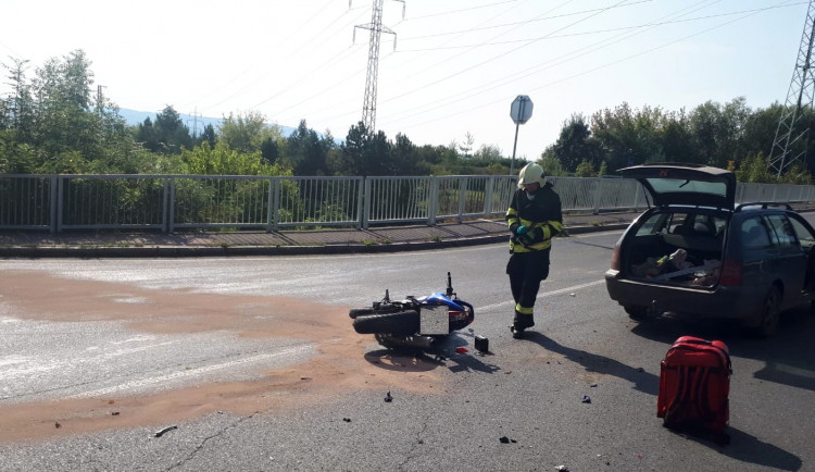 Neděle ve znamení nehod motorkářů. Pět se jich zranilo, pro dva letěl vrtulník
