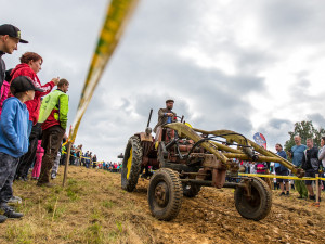 I traktor může být srdcovka. O víkendu se závodilo na profi strojích i samodělech