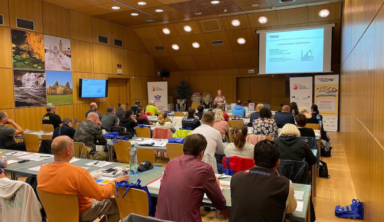 Policisté se naučili, jak dětem lépe vysvětlit dopravní výchovu