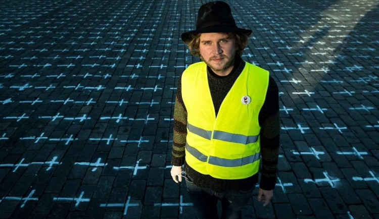 Kampaň Milionu chvilek s nadšením i rozpaky. U Fryče bude debatovat předseda spolku Benjamin Roll