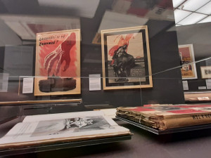 Lázně nabízejí novou výstavu zabývající se antisemitismem. Vstupuje se na ni Bránou zákona