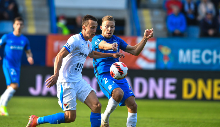 Slovan podlehl doma Baníku, klíčovým momentem byla červená Tiéhiho