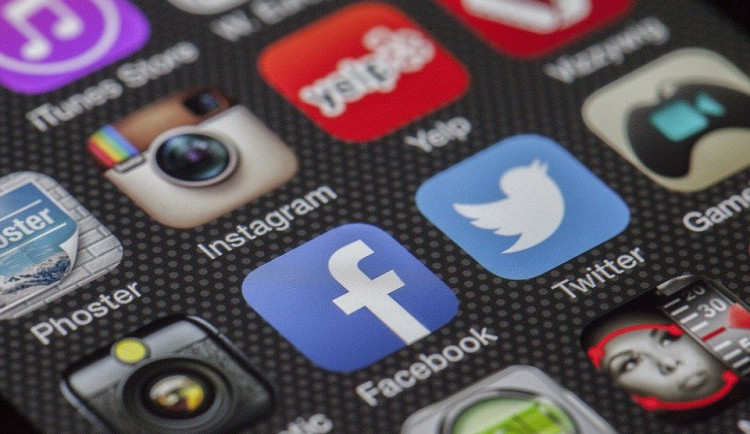 Facebook, Instagram a WhatsApp zaznamenaly rozsáhlý výpadek