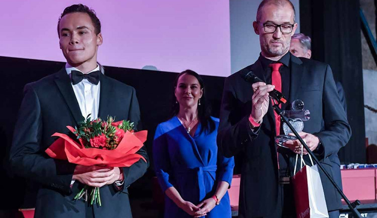 Mr. Kriss okouzlil Sportfilm. Snímek o výtvarníkovi a tanečníkovi Kristiánu Mensovi vyhrál hlavní cenu