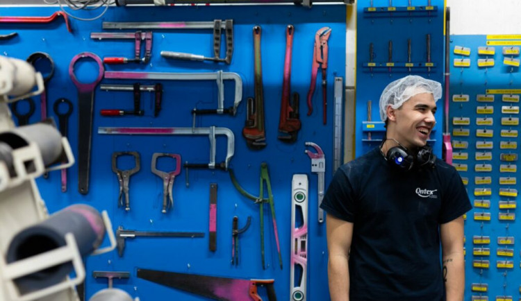 Lidé u nás pracují i přes dvacet let. Čerpají čtrnáct výplat za rok a spoustu benefitů, láká nové posily turnovský Ontex