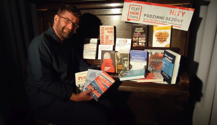 Začíná Velký knižní čtvrtek se slevami na novinky. Přepere Rudiš Tarantina?