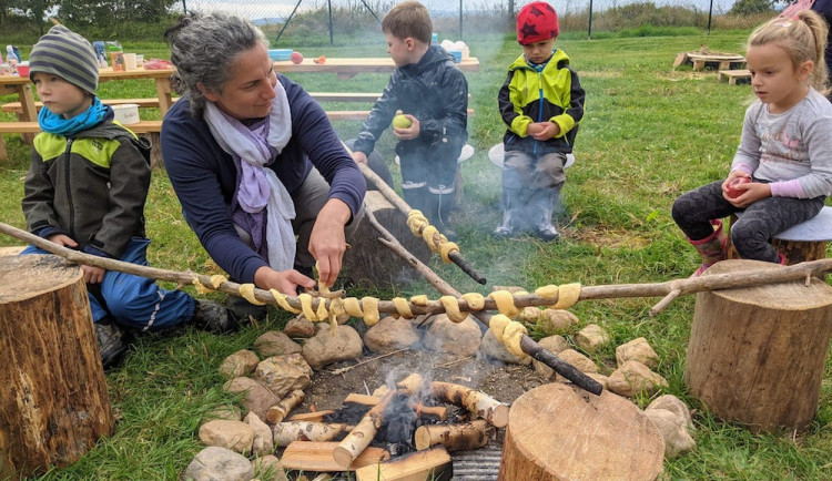 Základem je dobré oblečení. V Chebu otevřel dětský lesní klub