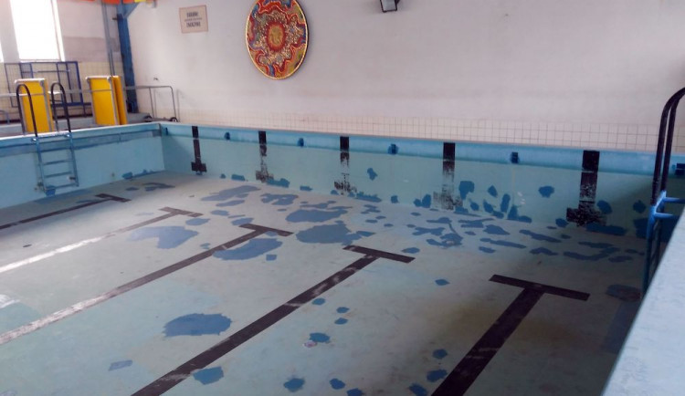 Opravte bazén na Františkově, chce petice. Podepsaly ji už stovky lidí
