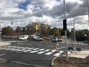 Končí uzavírka Letné, silnice se otevře v pátek. U Lidlu jsou nové semafory
