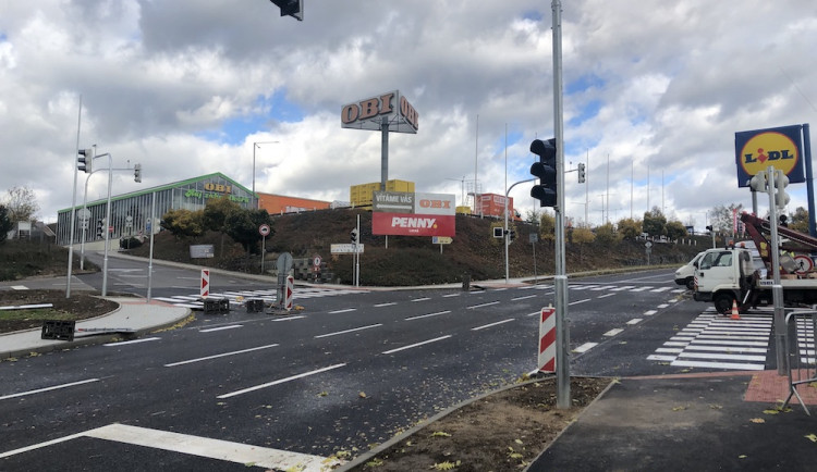Končí uzavírka Letné, silnice se otevře v pátek. U Lidlu jsou nové semafory