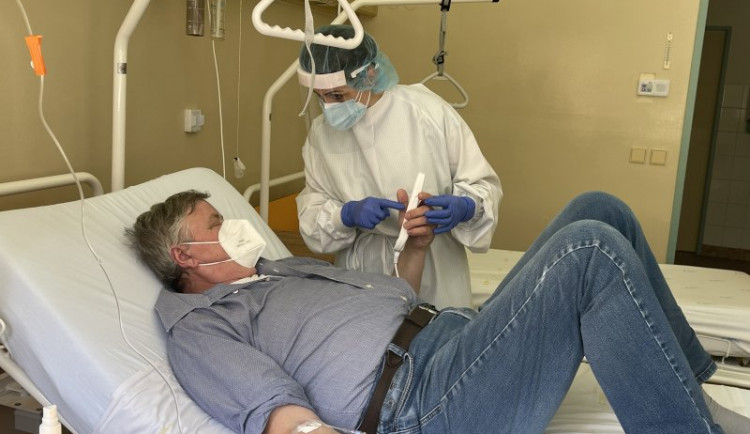 Lidé v Brně začínají mít zájem o lék firmy Regeneron. Funguje proti koronaviru