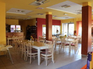 Restauraci hotelu Petra připravil první den kontrol o šedesát procent hostů. Lidé jsou vyplašení, říká majitel