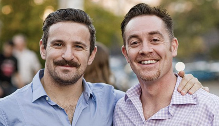 Pánové, začíná Movember. Schovejte holicí strojek a pěstujte knírek