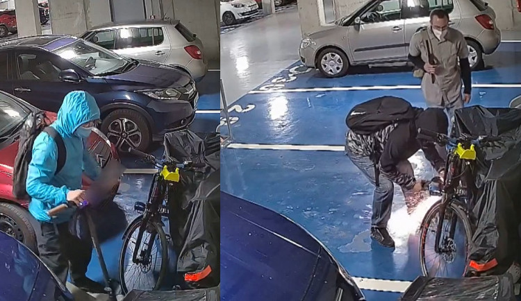 Trojice zlodějů v Brně si vyhlídla elektrokolo. Vzali na něj rozbrušovačku