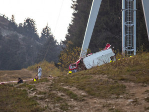 Vyšetřování pádu kabiny lanovky na Ještědu. Drážní inspekce chce fotky od turistů