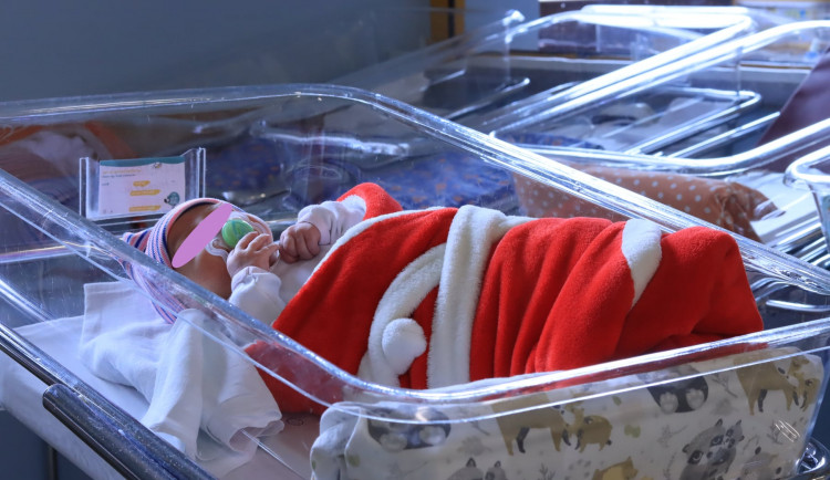 Nový život pro Adélku z babyboxu. Opouští nemocnici, stěhuje se do nové rodiny