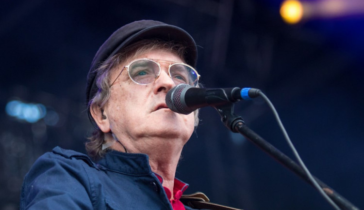 Zemřel zpěvák Miro Žbirka