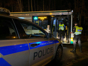 Policisté se zaměřili na řidiče autobusů i tramvají. Zajímal je především alkohol