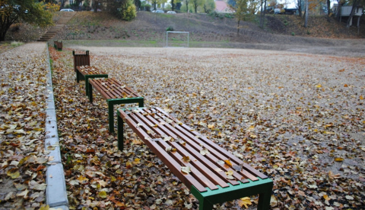 Příjezdová cesta u hřiště ve Zborovské nebude. Investor prohrál soud s městem