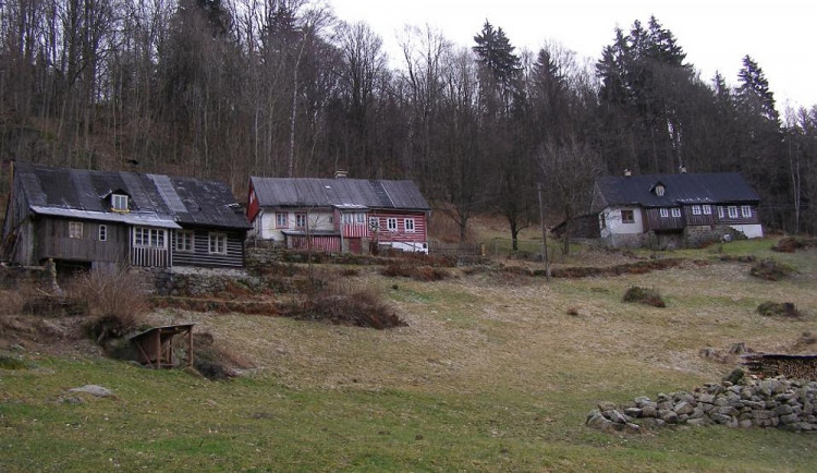 Roubenky v Jizerkách jsou až tři sta let staré. Připomínají těžký život místních