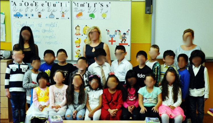 Nenávistný výrok o prvňáčcích není černý humor, řekl soud. Autor komentáře podal ústavní stížnost