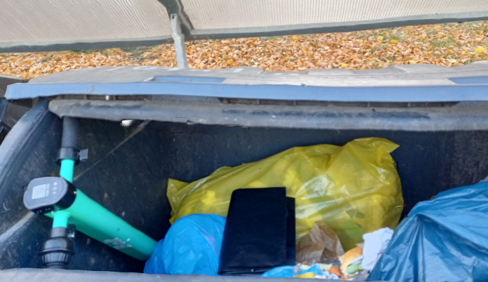 Zelené elektrokoloběžky v Nise nebo popelnici. Snažíme se tomu předcházet fotkami, říká provozovatel