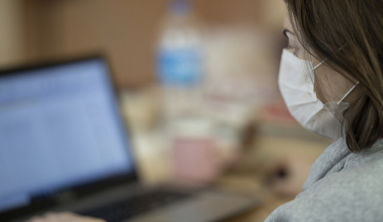 Hygienu zahltily stovky e-mailů. Setkáváme se s čím dál větší agresivitou, říká hygienik Valenta