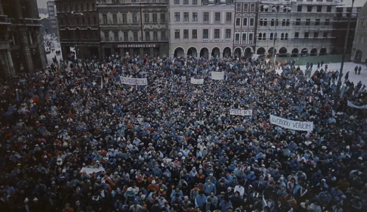 Manifestace od balkonem ČSS. FOTO: Ladislav Ovsík