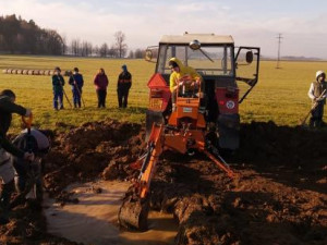 Studenti ve Frýdlantu navrací vodu do polí. Vytvořili několik tůní
